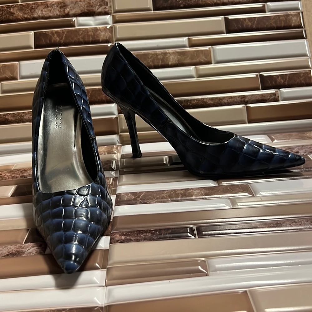 Maurices 4 inch stiletto in blue black crocodile print